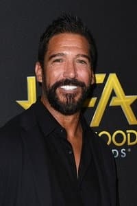 Paul Sloan in Choker