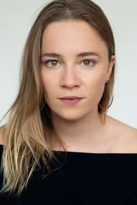 Eve Lemieux in Garage de soir