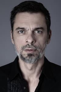 Roumer Canhães in Quando Seus Olhos Encontram os Meus