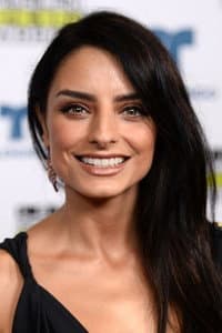 Aislinn Derbez in La tierra de los calcetimonstuos
