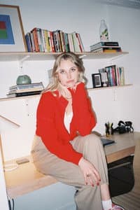 Elizabeth Archer in Junket