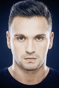 Alexander Sano in Диви и щастливи