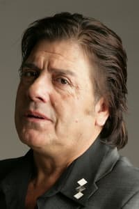 Zalo Reyes in Ángeles Negros