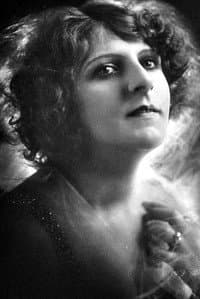 Minnie Chaplin in A Lover's Lost Control