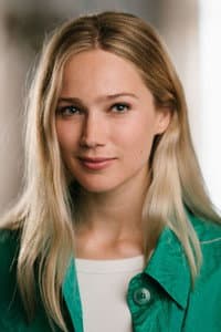 Lauren Versnick in Connected