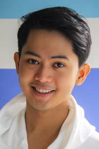 Rex Lantano in Ang Nagliliyab na Kasaysayan ng Pamilya Dela Cruz