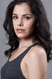 Claudia Pineda in Batallas Latentes