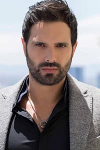 Alejandro Estrada in Decadencia