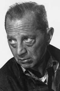 Jay Adler in Grave of the Vampire