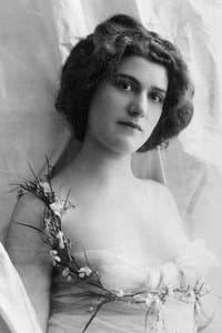 Jeanne Dirys in La momie