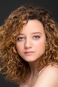 Carlota García in Por tus muertos