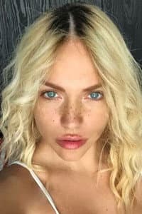 Laura Lena Forgia in Il mondo di mezzo