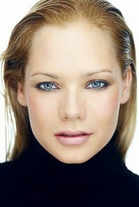 Caitlin Mehner in Lez Bomb