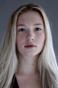 Sara Dhimitri in Dygtig Pige