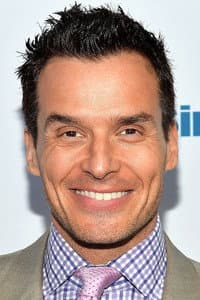 Antonio Sabàto Jr. in Goosed