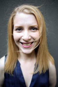 Audrey Quoturi in Tomber