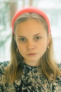 Paula Hartmann in Karla, Rosalie und das Loch in der Wand