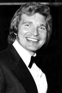 Derren Nesbitt in Invasion: UFO