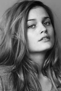 Louise Grinberg in Eva K.