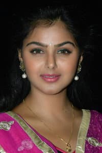 Monal Gajjar in Family Circus