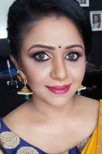 Shamini Ramasamy in Simple Manusan