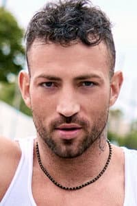 Maximo Garcia in Claire, la Sexologue