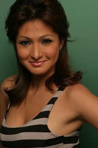 Ynez Veneracion in Manikang papel