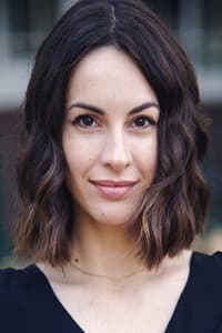 Alexandra Naoum in Fractures