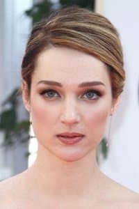 Kristen Connolly in Worst Friends