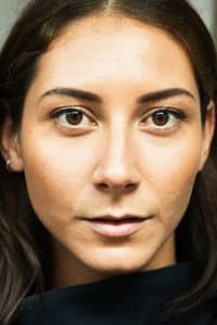 Becca Reyes in Om højbordet