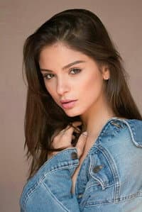 Ariana Saavedra in Control Z