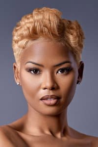 Sthandile Nkosi in Pandabeer in Afrika