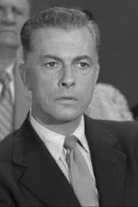 William Roerick in Topaze