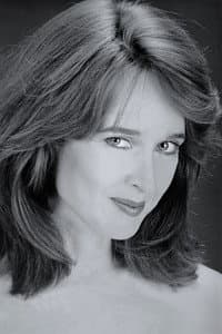 Camille Keaton in Estratto dagli archivi segreti della polizia di una capitale europea