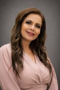 Vianey Huizar in La Historia De Pedro y Pablo