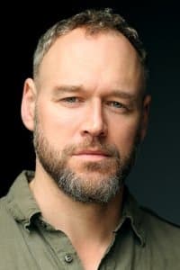 Elliot Cowan in Hammer of the Gods