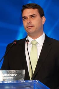 Flávio Bolsonaro in Vidas Cinzas