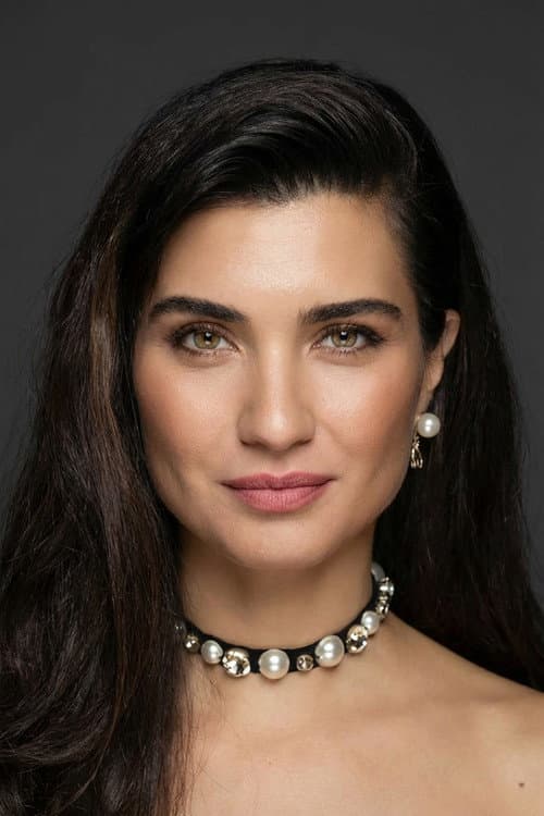 Tuba Büyüküstün foto