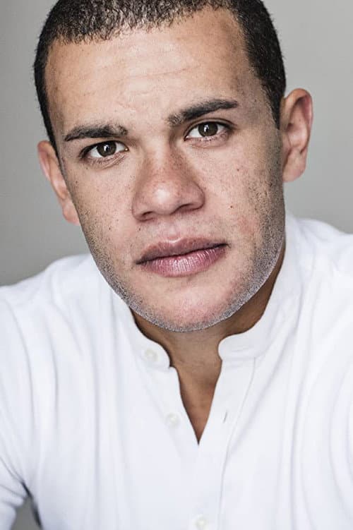 Julian Moore-Cook foto