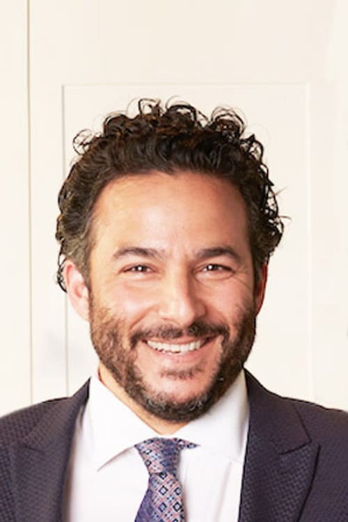 Ennis Esmer foto