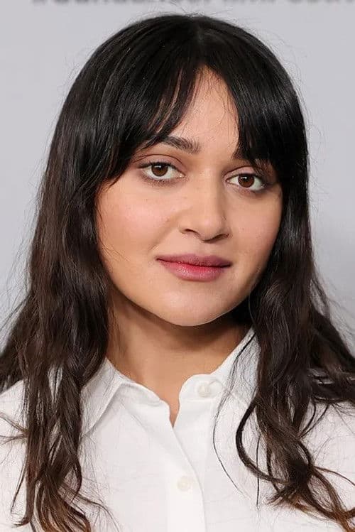 Ariela Barer foto