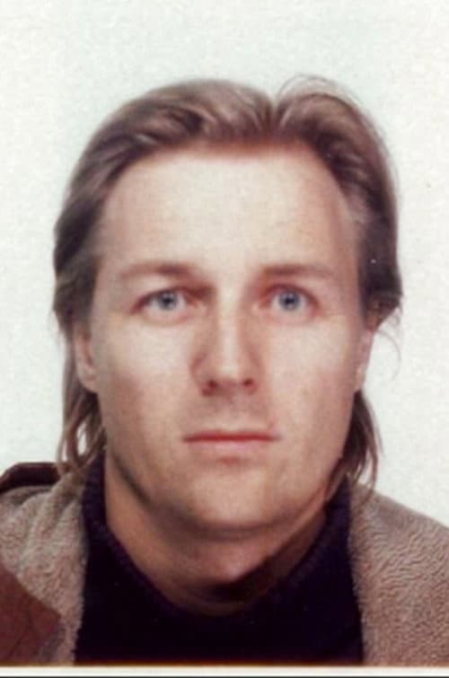 Rejsen på ophavet (2004) poster