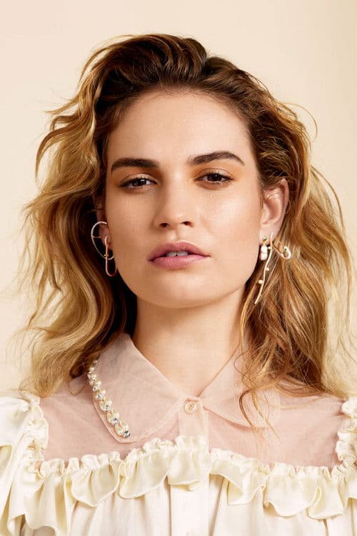 Lily James foto