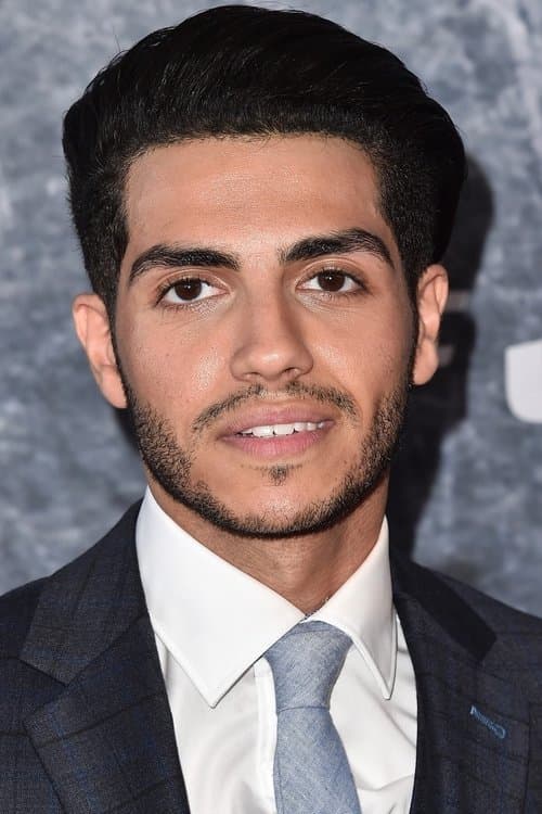 Mena Massoud foto