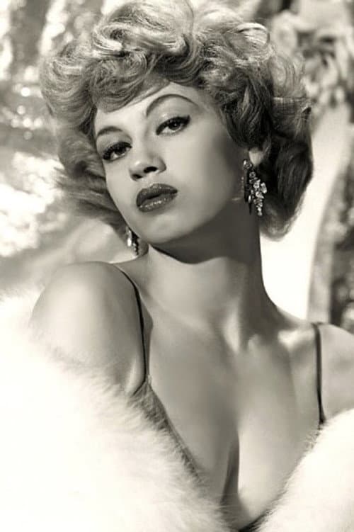 Lily Ayers foto