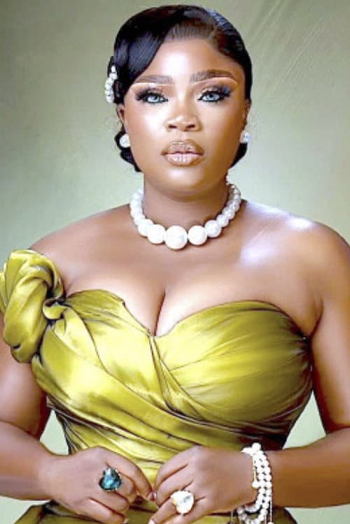 Eniola Ajao foto