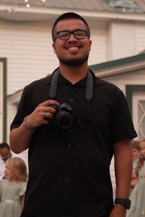 Julian Means foto