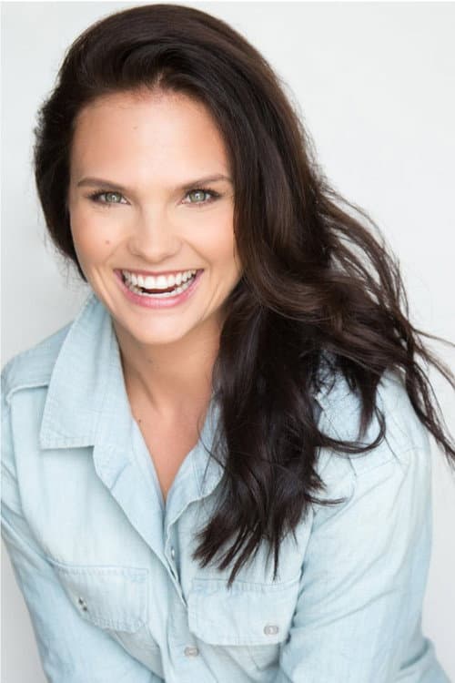 Cassandra Jean Amell foto