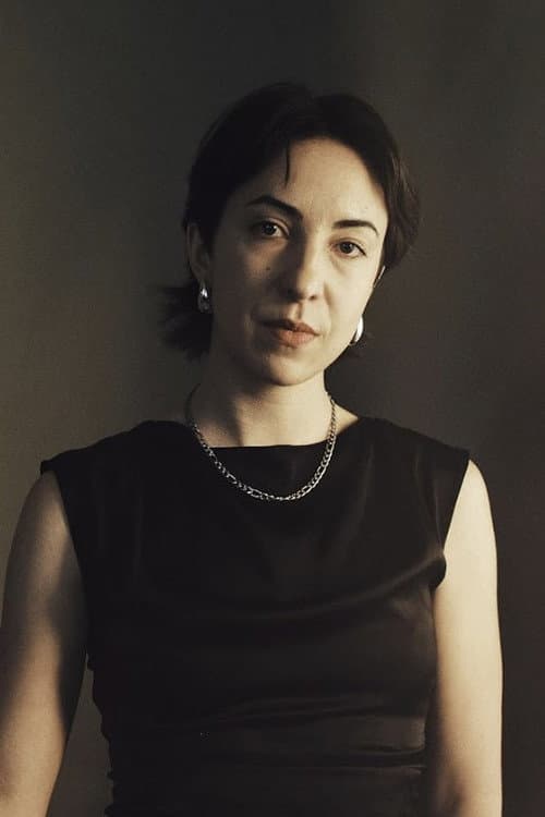 Sophy Romvari foto
