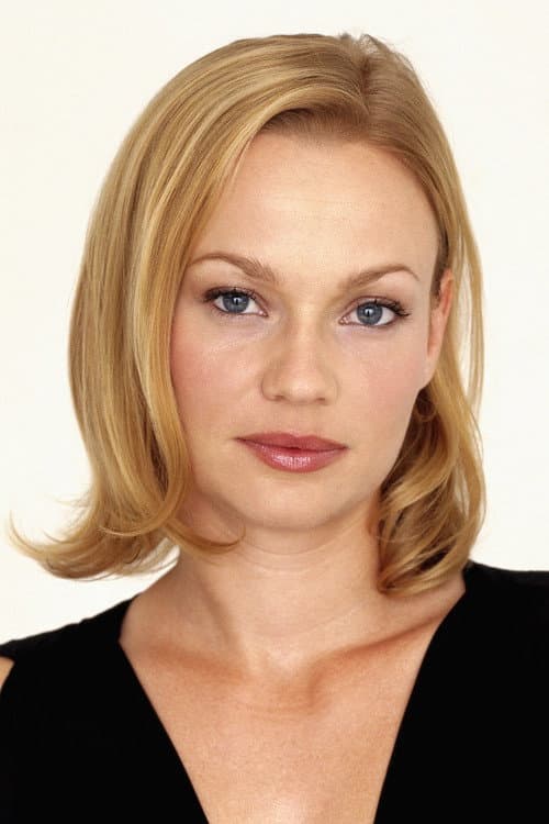 Samantha Mathis foto